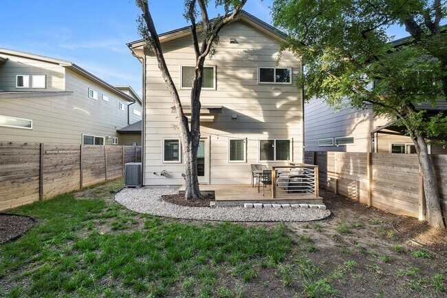 Building Photo - 6800 Menchaca Rd