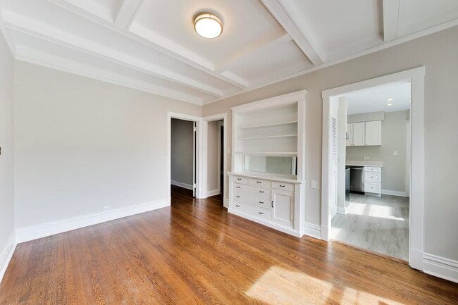 Building Photo - 2611 Eastwood Ave