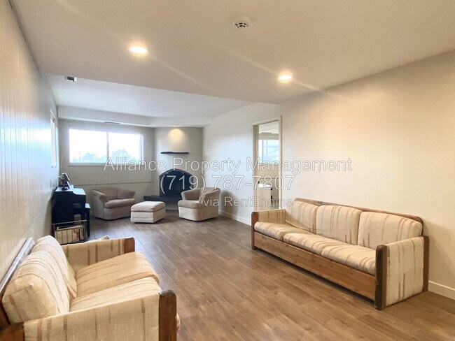Building Photo - 2168 Wildwood Dr
