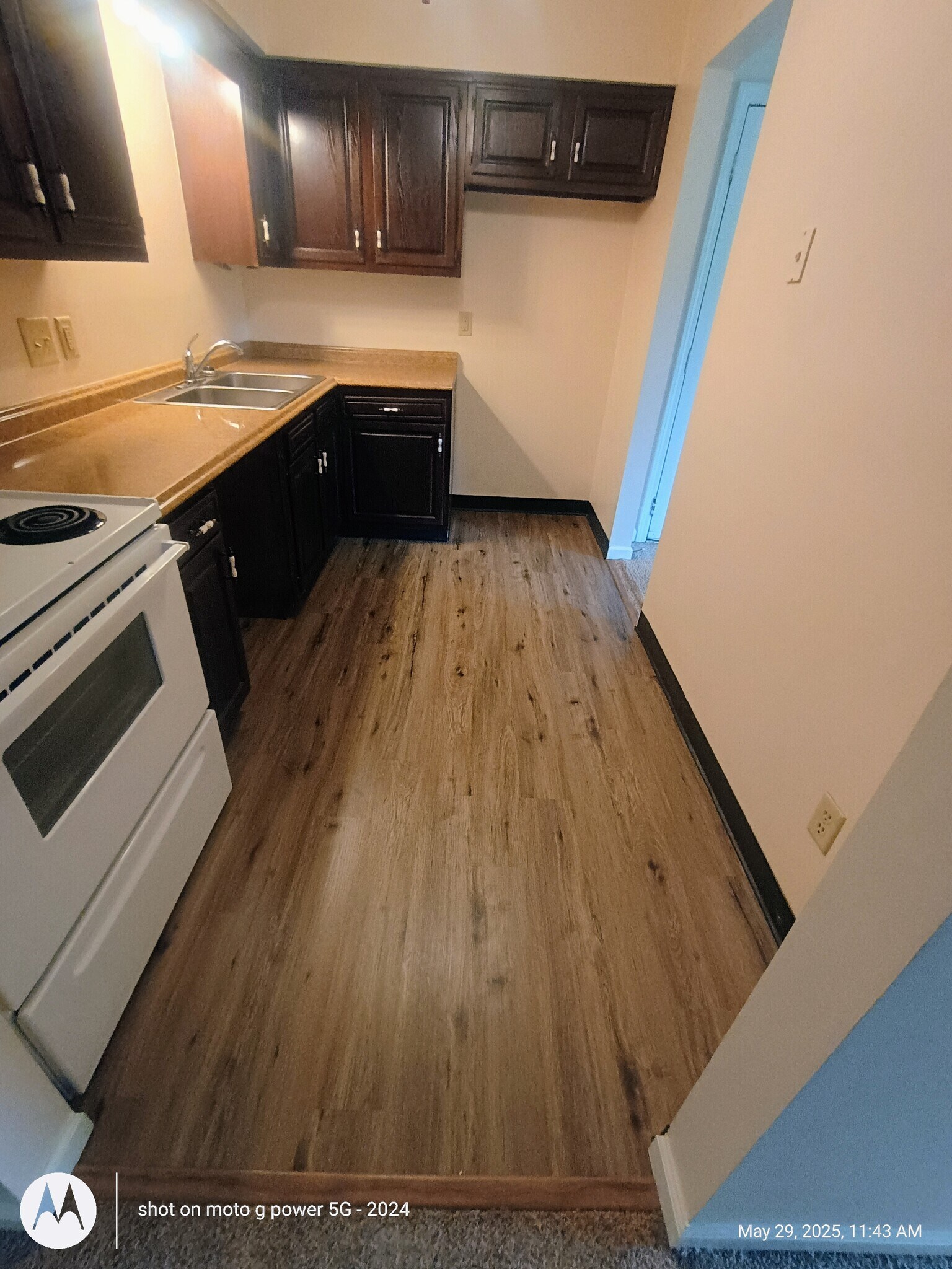 Kitchen floor/cabinets - 5240 Emil Ave SW