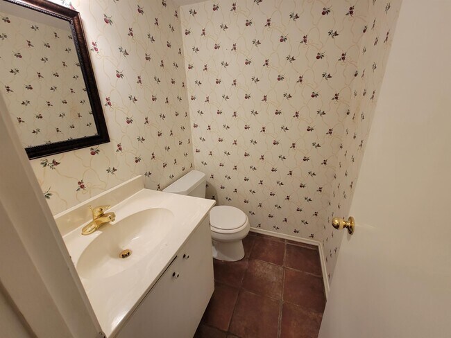 Building Photo - 517 Saddlewood Ln