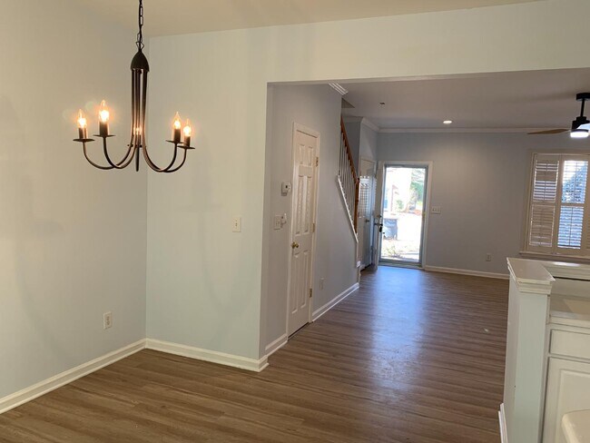 Building Photo - 27 Highoak Dr