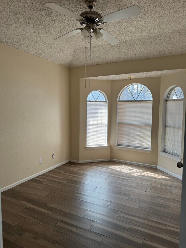 Building Photo - 605 Atlanta Dr