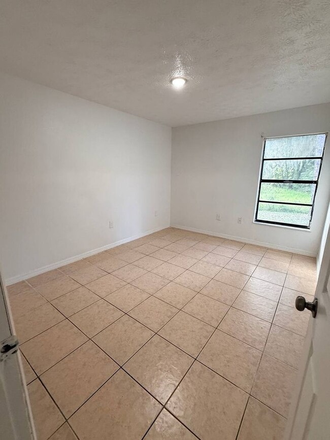 Building Photo - 704-706 Pineville Ln