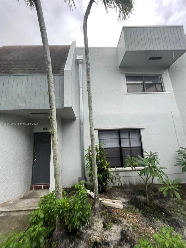 Building Photo - 2718 S University Dr