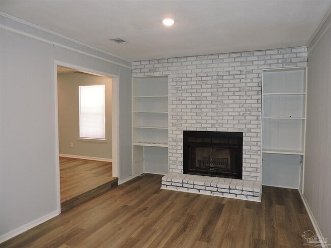 Building Photo - 6970 Woodley Dr