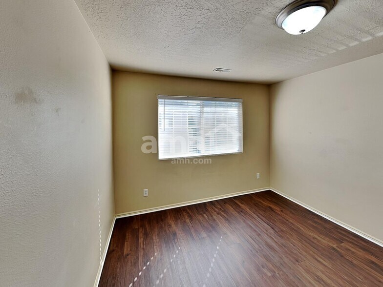 Building Photo - 645 Cattail Dr