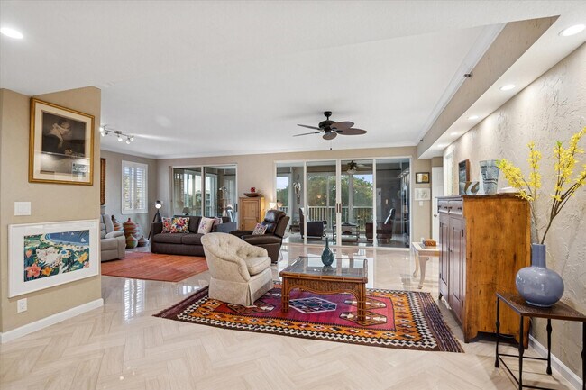 Building Photo - 4112 W Palm Aire Dr