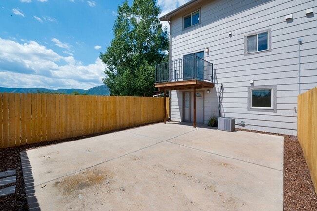 Building Photo - remodeled Monument town home