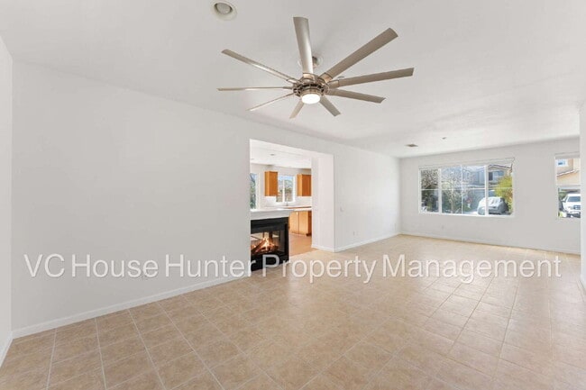 Building Photo - 4 Bedroom 2.5 Bath in Oxnard