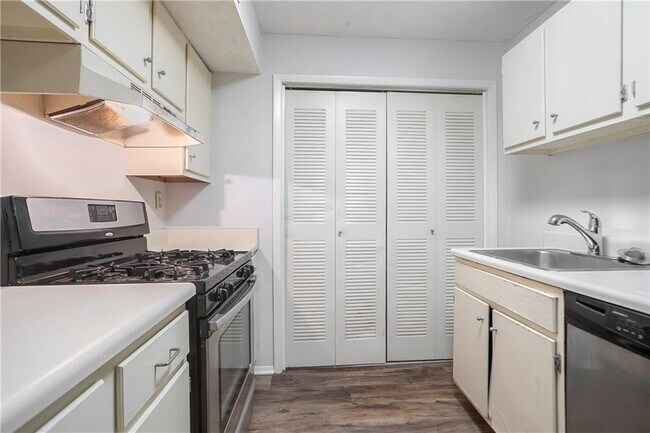 Building Photo - 1006 Dunbar Dr