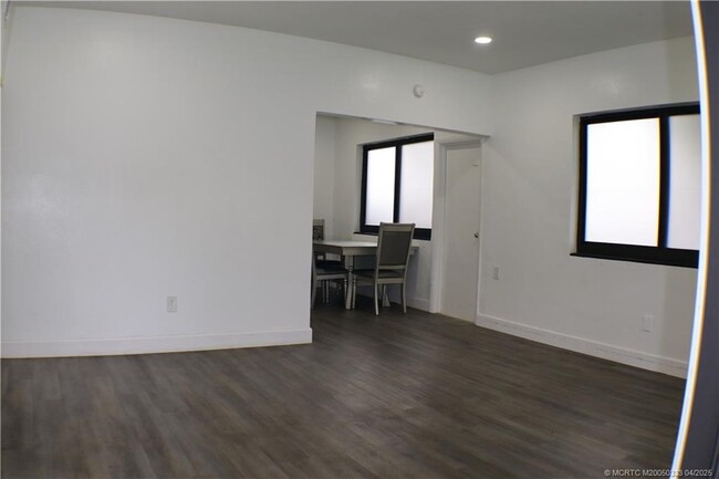 Building Photo - 1144 NW 30th St