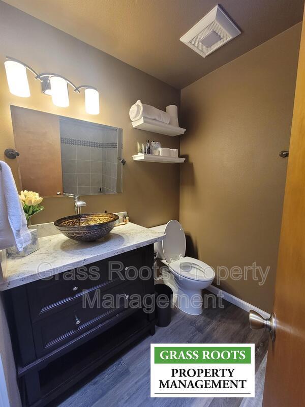 Building Photo - 14336 Pepperwood Dr