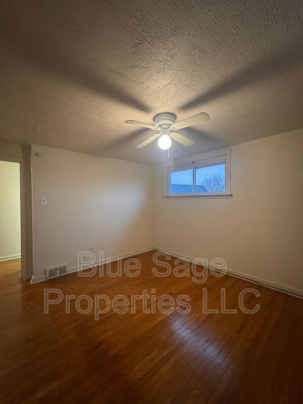 Building Photo - 575 S 4th St