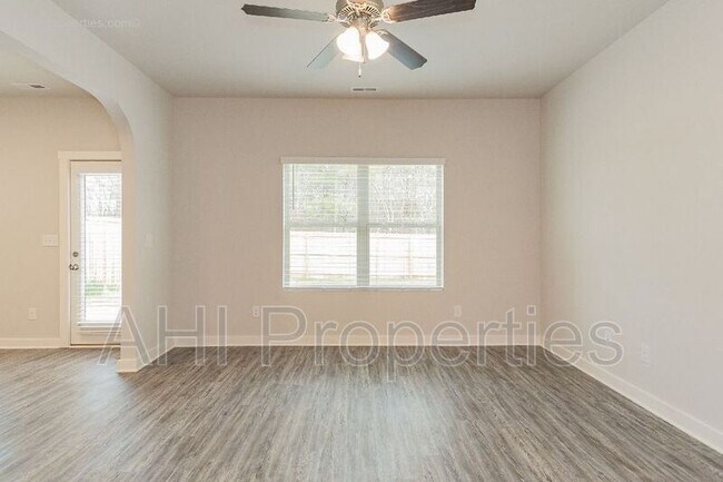 Building Photo - 3535 Misty Hollow Dr