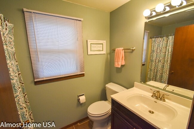 Building Photo - 1028 Coppens Rd