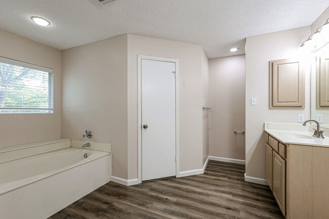 Building Photo - Hidden Gated community about 7 miles from Randolph Air Force Base