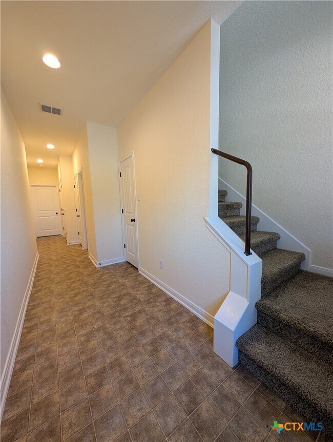 Building Photo - 1270 Hillcrest Dr