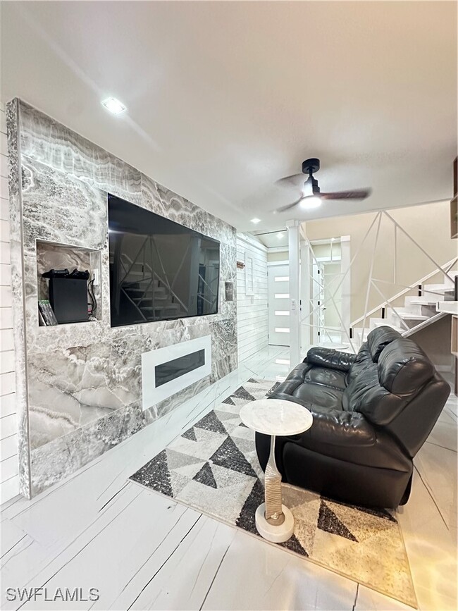 Building Photo - 1107 1st St S