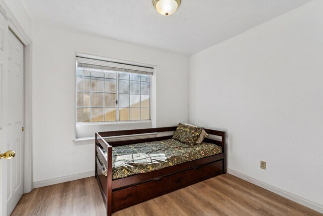 Building Photo - 1219 Scenic Way