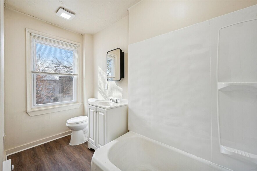 Building Photo - 1112 Johnson St