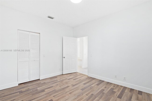 Building Photo - 646 Heritage Dr