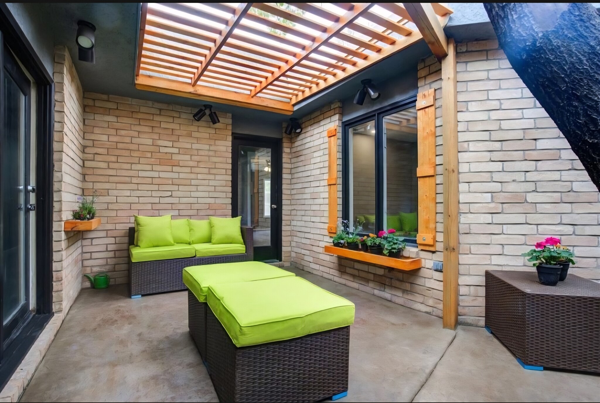 Building Photo - 306 Vale Ave