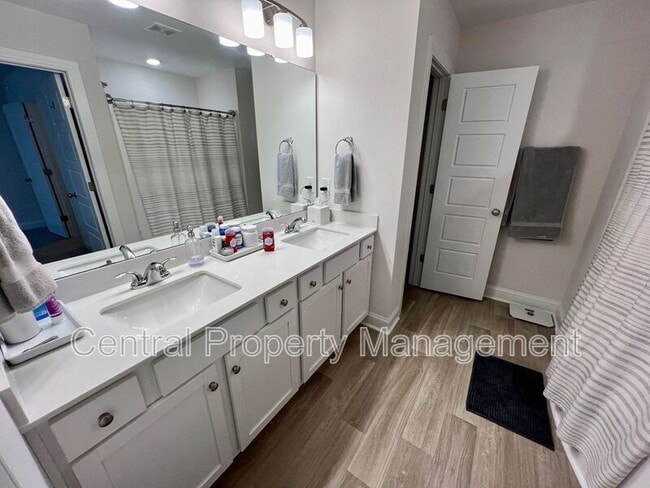 Building Photo - 16 Camden Wds Trl