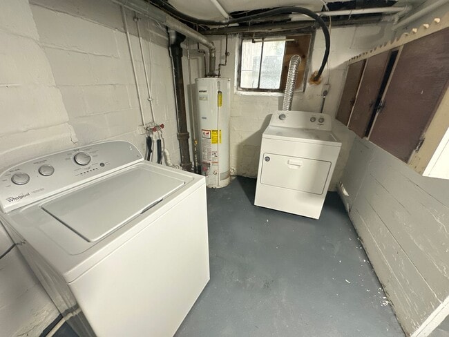 Building Photo - Redbud Alley 123-125 YBR