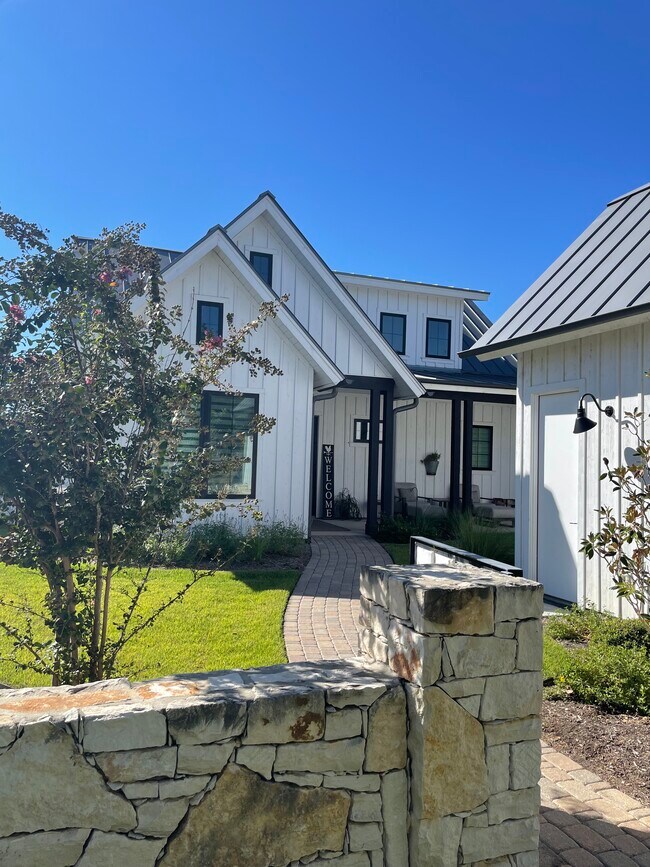 Building Photo - 19601 Flying J Blvd