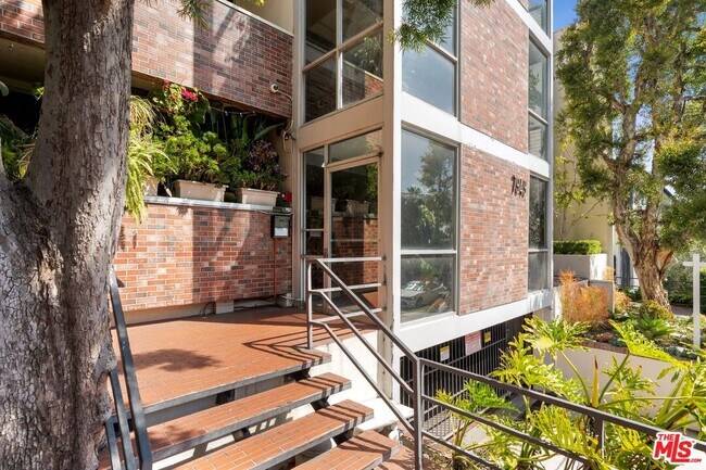 Building Photo - 7949 Selma Ave