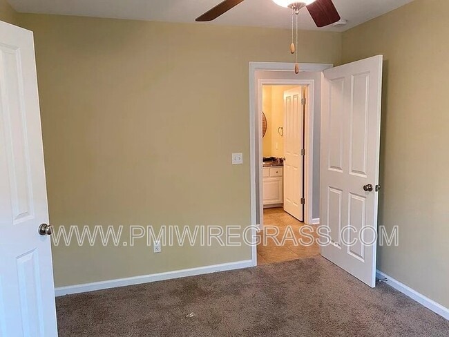 Building Photo - 214 Winterberry Way