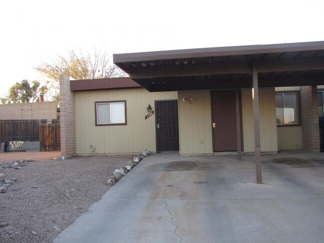 Building Photo - 3320 S Placita Saltillo