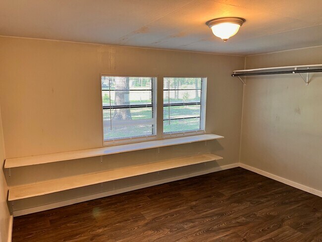 Building Photo - 4069 Villa Rd