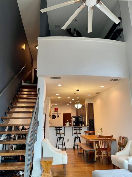 Building Photo - 1253 Caroline St NE