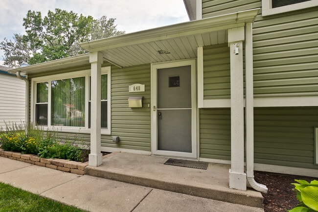 Building Photo - 648 N Greenview Ave