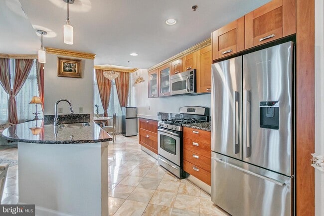 Building Photo - 5750 Bou Ave