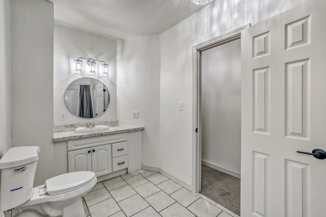 Building Photo - 610 Fairview Ave N