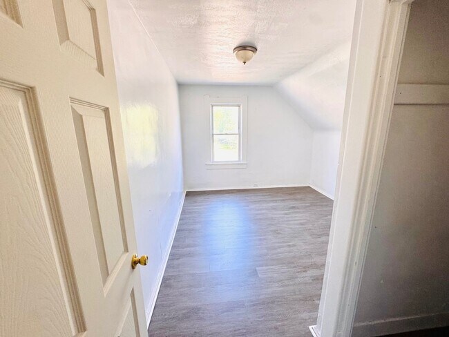 Building Photo - 924 Ansel Rd