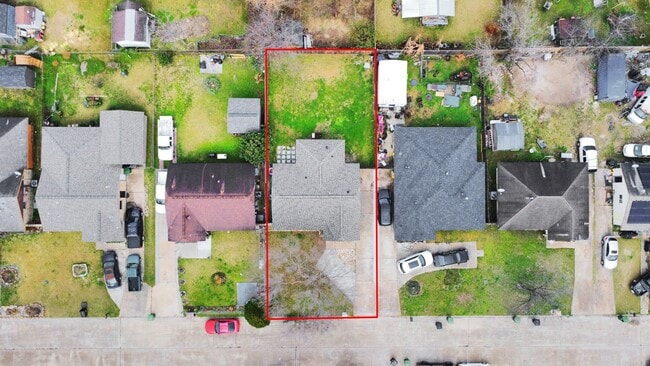 Building Photo - 834 Ellington St