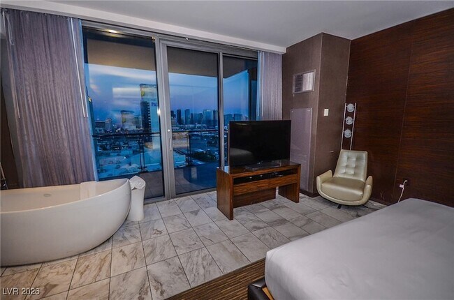 Building Photo - 4381 W Flamingo Rd