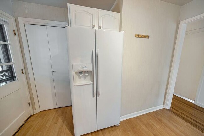 Building Photo - Charming 3-Bedroom Home Near CMU with Bonus Room