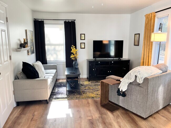 Building Photo - Rocky Court