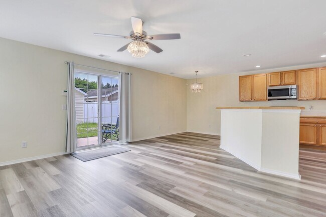 Building Photo - End Unit Townhome For Lease in Godley Park