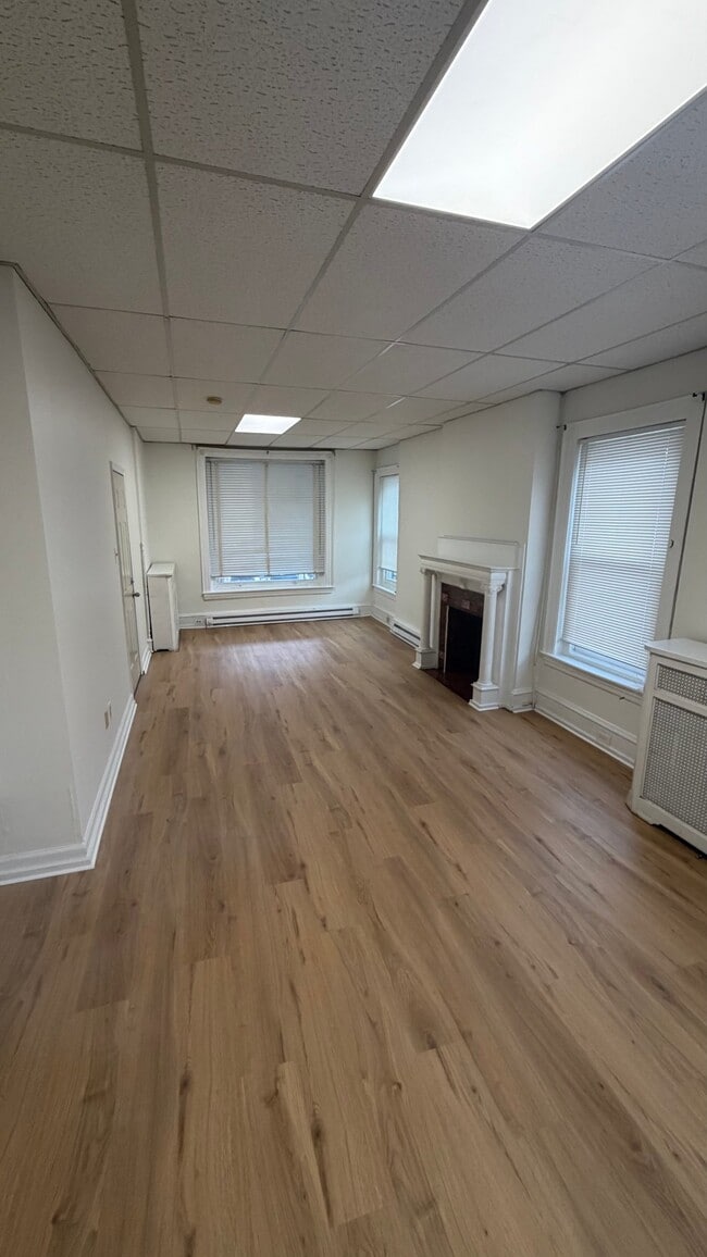 Building Photo - 136 S Madison St
