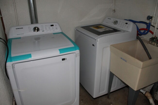 Building Photo - 9071 N Grace Ave