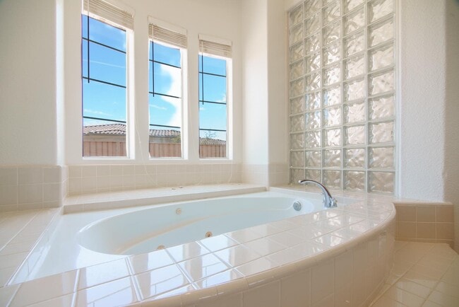 Building Photo - 26148 Legends Ct