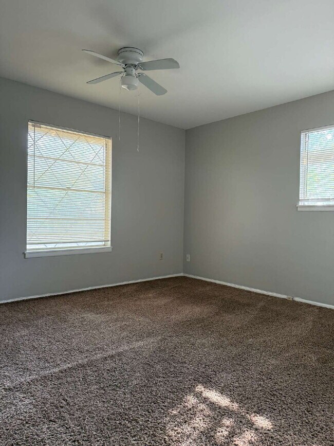 Building Photo - Open Kitchen, Warm Interior, Large Living ...