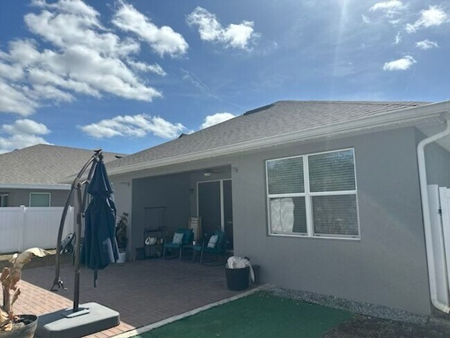 Building Photo - Welcome to this inviting 3/2 single family home located in Compass Landing