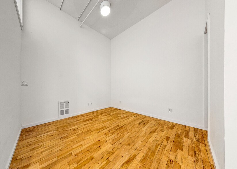 Building Photo - Seigel Street